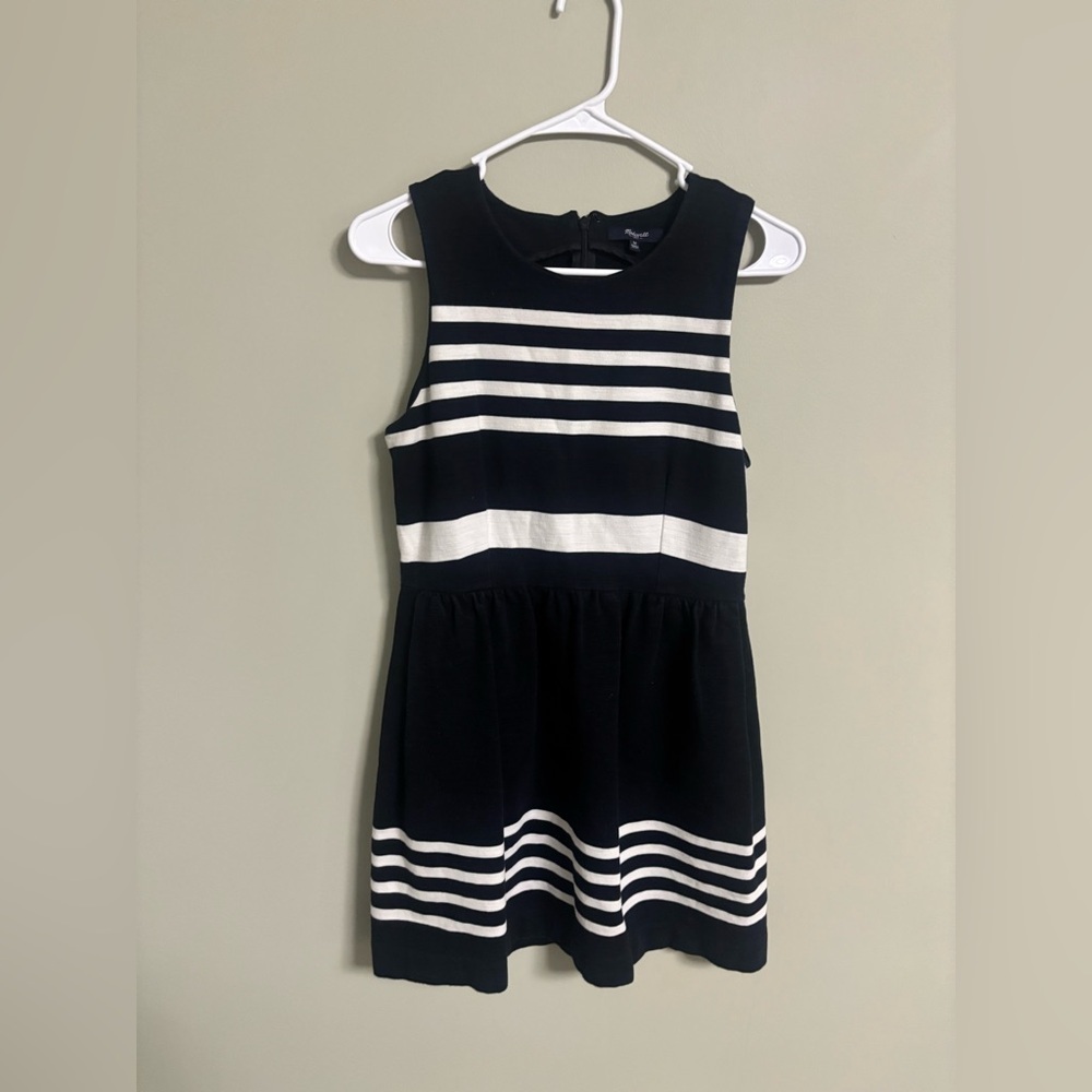 Madewell Black White Afternoon Dress Striped Structured Fit & Flare Size Medium